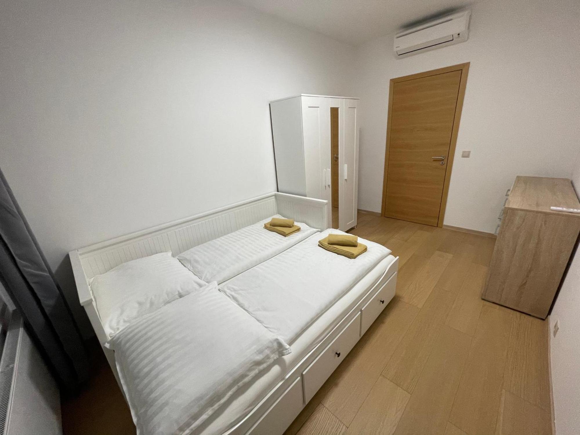 Sag Panorama City Apartment 3 Rooms Free Parking Free Wifi 布拉迪斯拉发 外观 照片